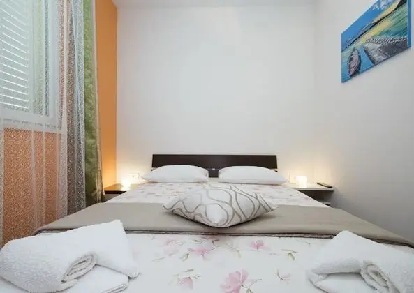 Ev (One Bedroom Home with Pool)