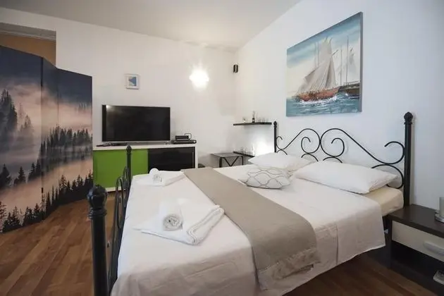 Ev (One Bedroom Home with Pool)