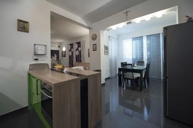 Ev (One Bedroom Home with Pool)