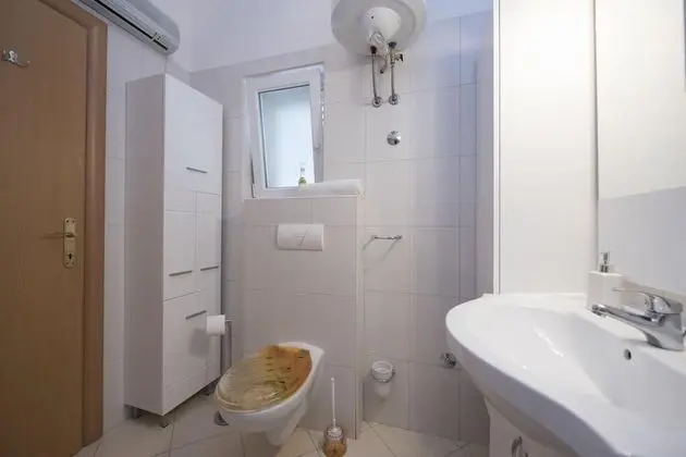 Ev (One Bedroom Home with Pool)