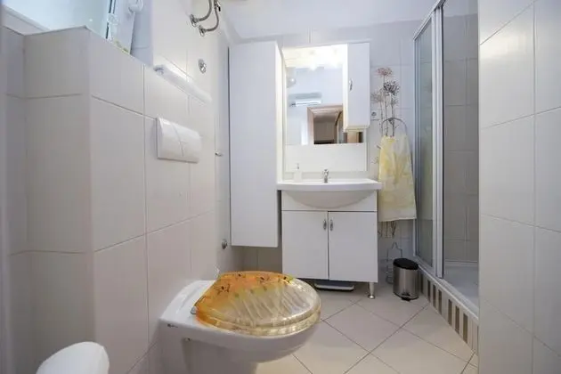 Ev (One Bedroom Home with Pool)