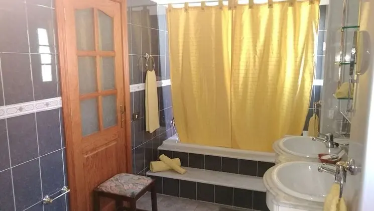 Tek Büyük Yataklı Oda, Balkon, Bahçe Manzaralı