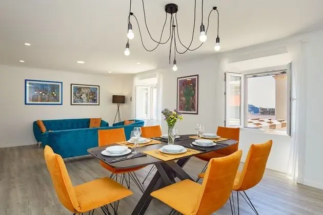 Ev (3 Bedroom HH with Garden and Sea View)