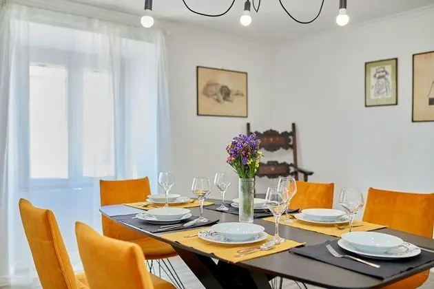 Ev (3 Bedroom HH with Garden and Sea View)