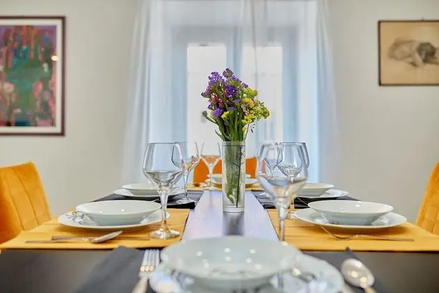 Ev (3 Bedroom HH with Garden and Sea View)