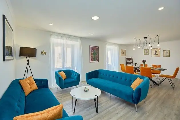 Ev (3 Bedroom HH with Garden and Sea View)