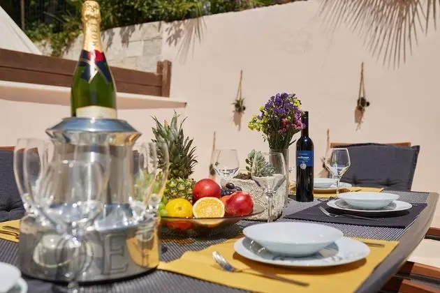 Ev (3 Bedroom HH with Garden and Sea View)