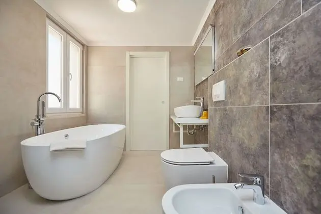 Ev (3 Bedroom HH with Garden and Sea View)