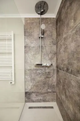 Ev (3 Bedroom HH with Garden and Sea View)