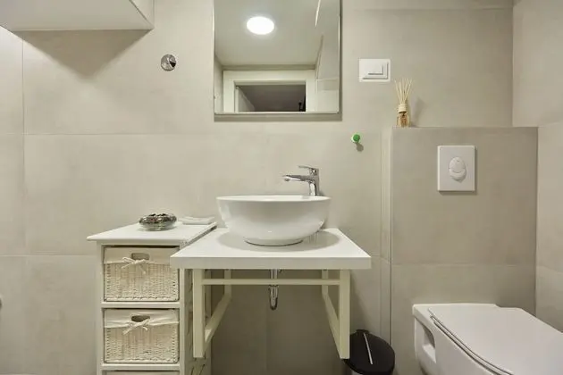 Ev (3 Bedroom HH with Garden and Sea View)