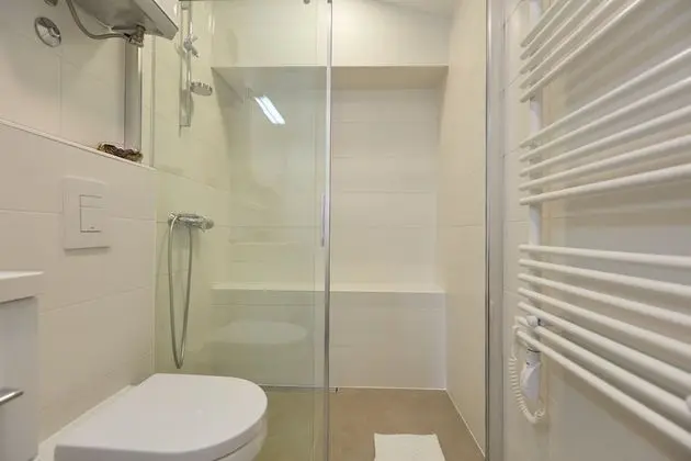 Ev (3 Bedroom HH with Garden and Sea View)