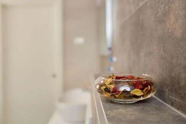 Ev (3 Bedroom HH with Garden and Sea View)