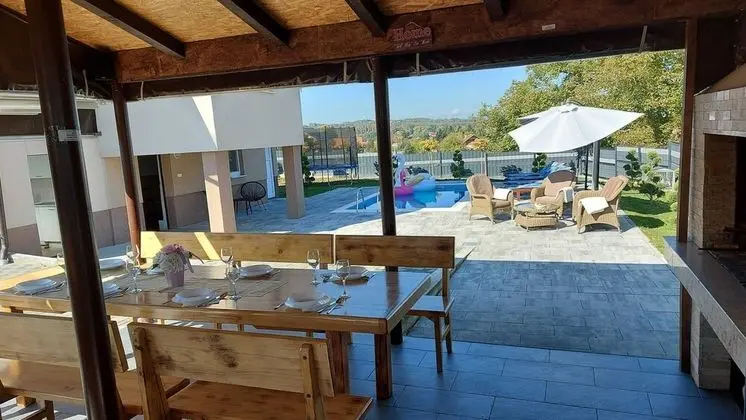 Kır Evi (Four Bedroom Holiday Home with swimmi)
