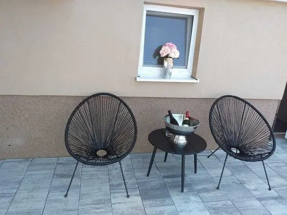Kır Evi (Four Bedroom Holiday Home with swimmi)