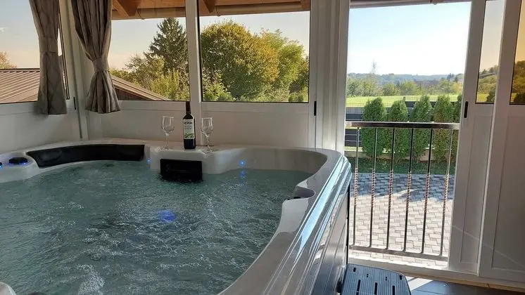 Kır Evi (Four Bedroom Holiday Home with swimmi)