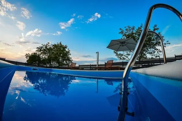 Kır Evi (Four Bedroom Holiday Home with swimmi)