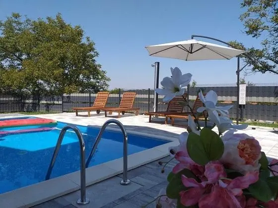 Kır Evi (Four Bedroom Holiday Home with swimmi)