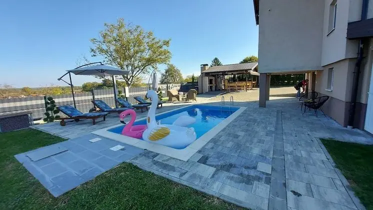 Kır Evi (Four Bedroom Holiday Home with swimmi)