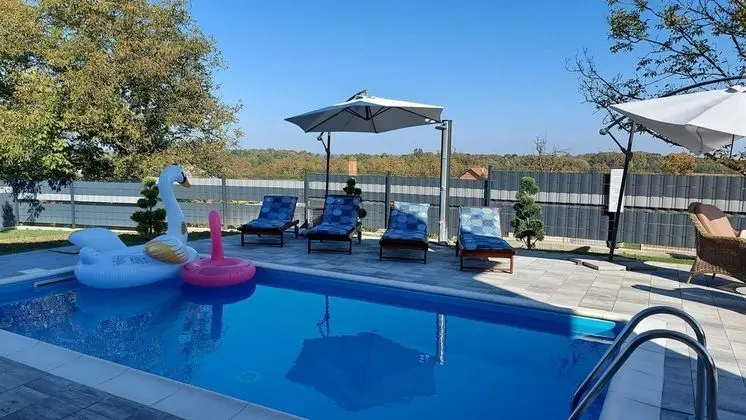 Kır Evi (Four Bedroom Holiday Home with swimmi)