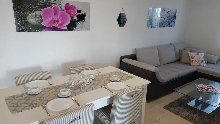 Kır Evi (Four Bedroom Holiday Home with swimmi)