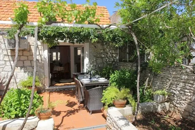 Ev (Two Bedroom Holiday Home (ST))