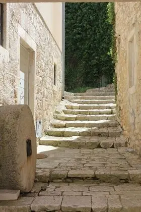 Ev (Two Bedroom Holiday Home (ST))