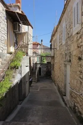 Ev (Two Bedroom Holiday Home (ST))