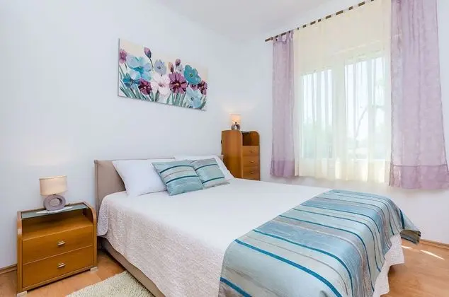 Ev (One-Bedroom Holiday Home with Terrace)