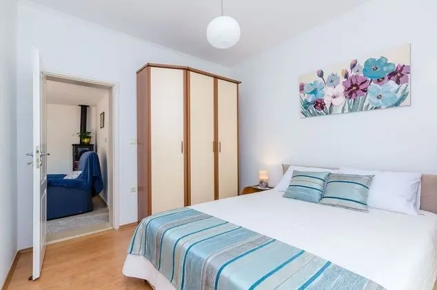 Ev (One-Bedroom Holiday Home with Terrace)