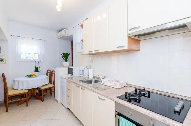 Ev (One-Bedroom Holiday Home with Terrace)