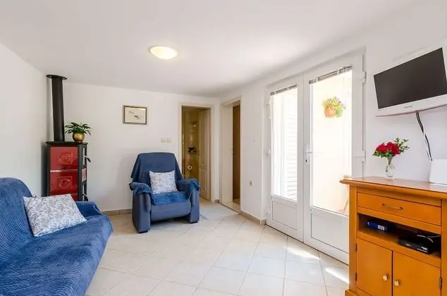 Ev (One-Bedroom Holiday Home with Terrace)