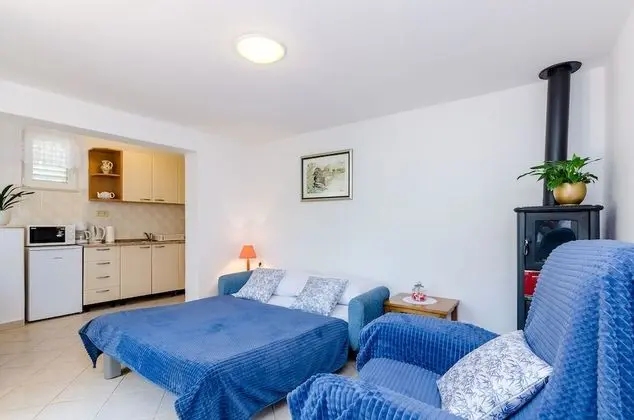 Ev (One-Bedroom Holiday Home with Terrace)