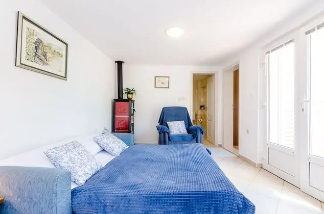 Ev (One-Bedroom Holiday Home with Terrace)