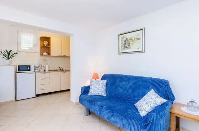 Ev (One-Bedroom Holiday Home with Terrace)