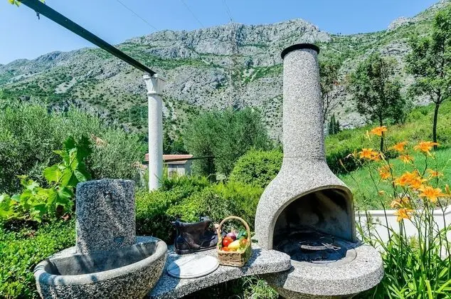 Ev (One-Bedroom Holiday Home with Terrace)