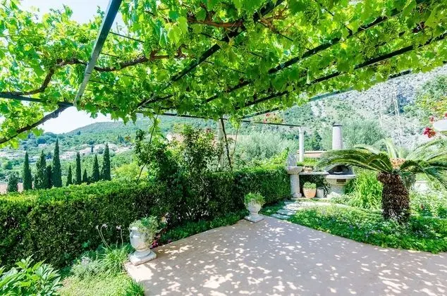 Ev (One-Bedroom Holiday Home with Terrace)