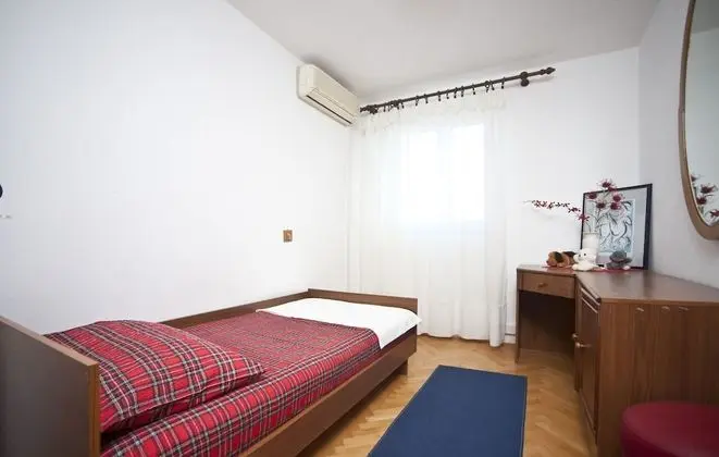 Ev (Four Bedroom Holiday Home with Pool)