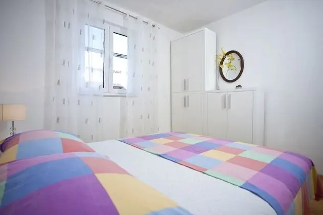 Ev (Four Bedroom Holiday Home with Pool)