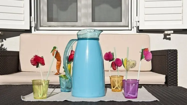 Ev (Four Bedroom Holiday Home with Pool)