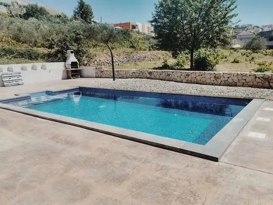 Ev (Nine Bedroom Holiday home with Swimmi)