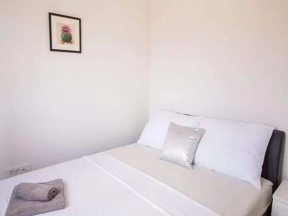 Ev (Six Bedroom holiday home with Swimmin)