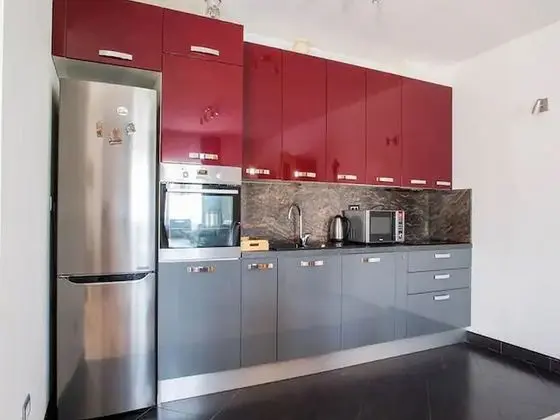 Ev (Six Bedroom holiday home with Swimmin)