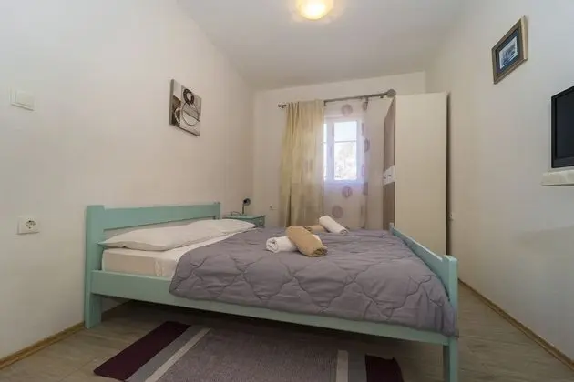 Ev (One Bedroom Holiday Home)