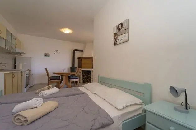 Ev (One Bedroom Holiday Home)