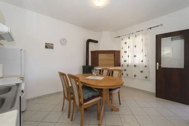 Ev (One Bedroom Holiday Home)