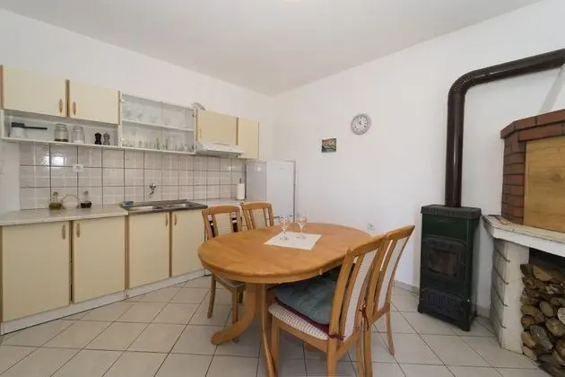 Ev (One Bedroom Holiday Home)