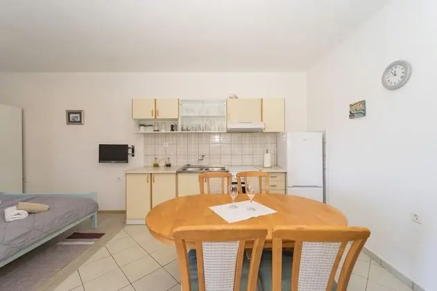 Ev (One Bedroom Holiday Home)