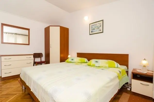 Ev (Duplex One Bedroom Apt, Terrace,Side )