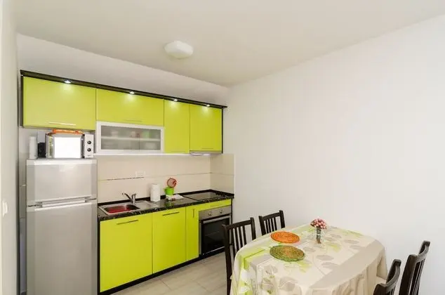 Ev (Duplex One Bedroom Apt, Terrace,Side )