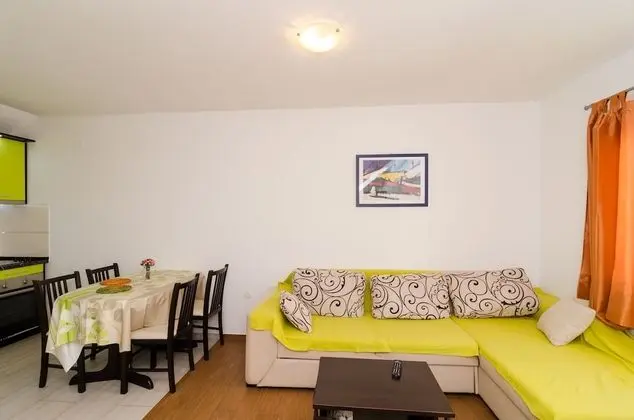 Ev (Duplex One Bedroom Apt, Terrace,Side )